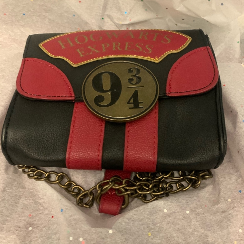 Used like new platform 9 3/4  cross body bag